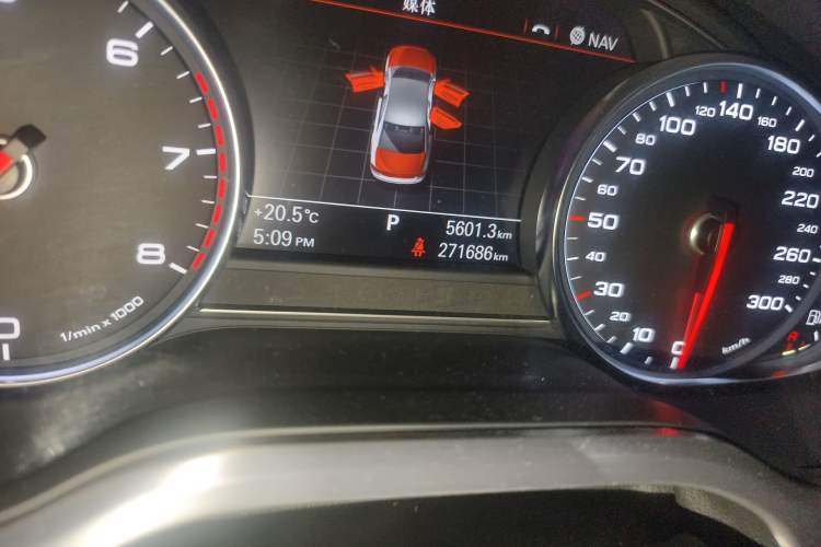 Used Audi A8 2013 A8L 45 TFSI quattro Comfort model Odometer Close Up