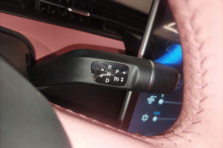 Used NETA V 2022 Chao 400 Lite Pink Custom Edition Gear Lever