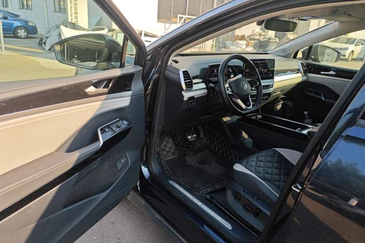 Used Volkswagen ID.6 CROZZ 2022 Long-Range PRO Edition
