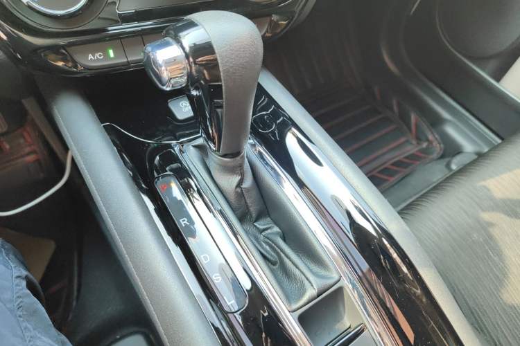 Used Honda Vezel 2020 1.5L CVT Luxury Edition Gear Lever