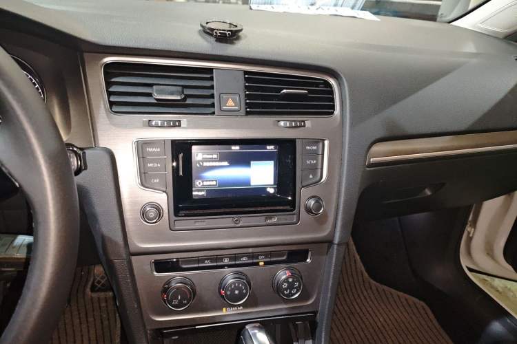 Used Volkswagen Golf 2016 1.6L Automatic Comfort Model Audio And AC Panel