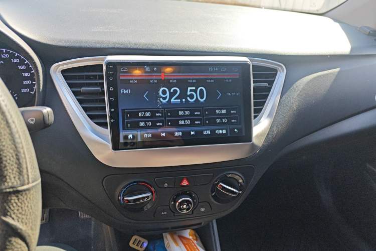 Used Hyundai Verna (new generation) 2016 1.4L Automatic Cool Edition GLS Audio And AC Panel