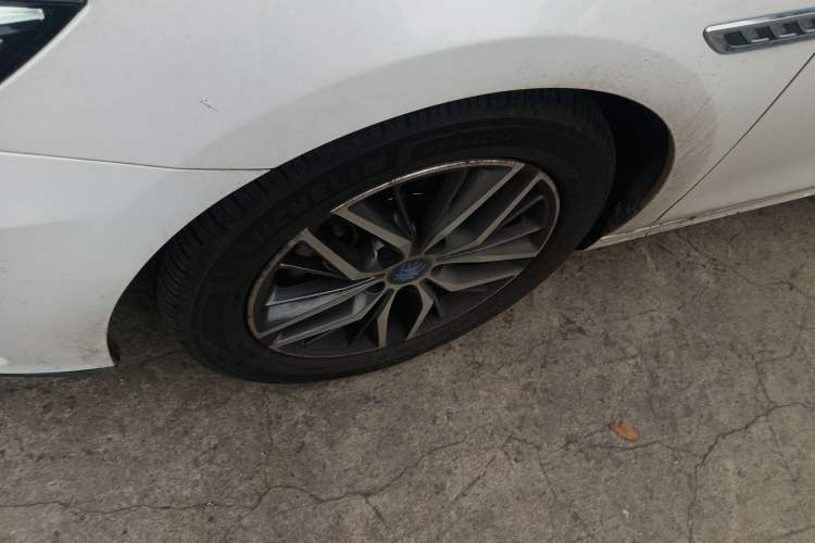 Used BYD Qin Pro New Energy 2018 DM 1.5TI Automatic Smart Connect Enjoyment Model Left Front Wheel Hub