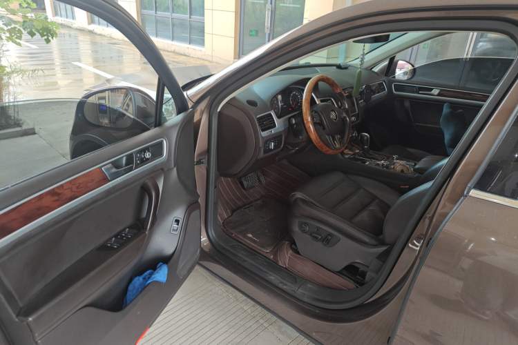 Used Volkswagen Touareg 2011 3.0 TSI Comfort Version