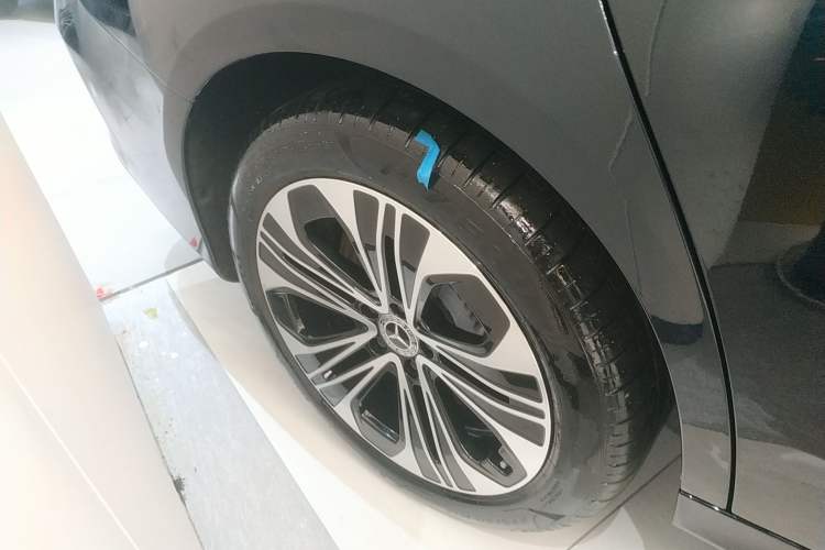 Used Mercedes-Benz E-Class New Energy 2024 E 350 e L Plug-in Hybrid Sports Sedan
