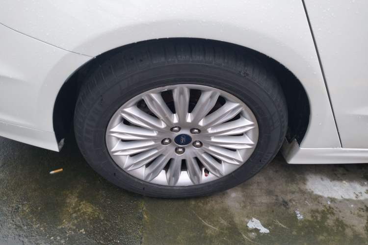 Used Ford Mondeo 2013 2.0L GTDi 200 Luxury Model Right Rear Wheel Hub