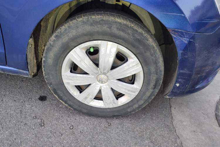 Used Volkswagen Jetta 2013 1.4L Manual Fashion Model Right Front Wheel Hub