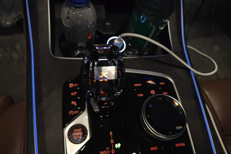 Used BMW X5 2020 xDrive40i Luxury Model with M Sport Package Gear Lever