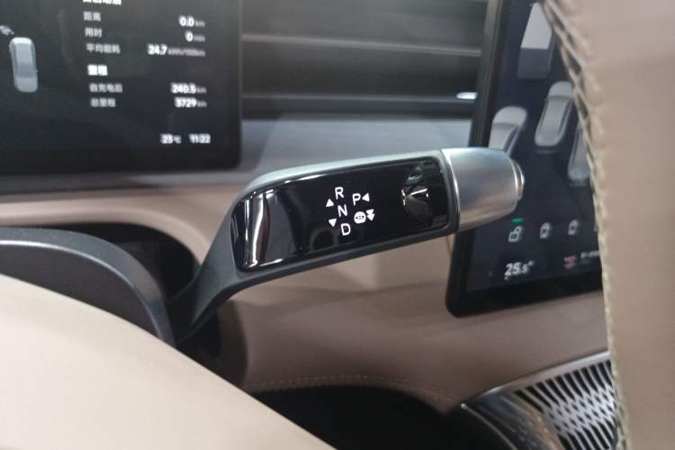 Used XPeng X9 2025 740 Ultra-Long Range Max
