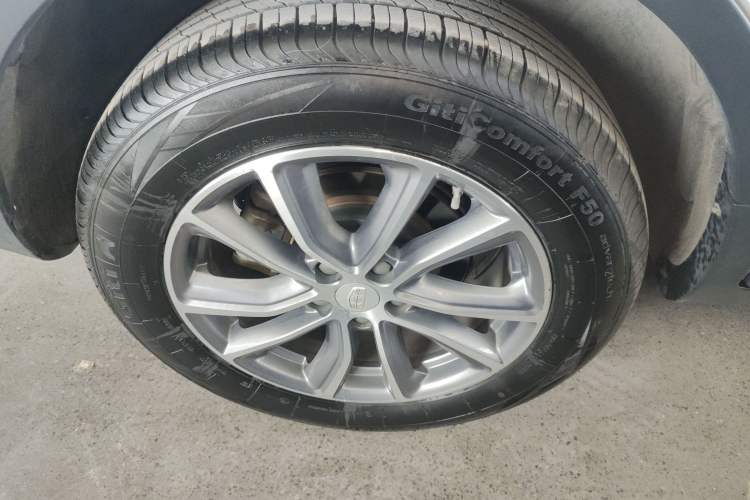 Used Geely Auto Emgrand X7 Sport 2018 1.8TD Automatic Two-Wheel Drive Smart Connect 4G Internet Edition Right Rear Wheel Hub