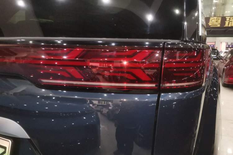 Used Denza D9 2022 DM-i 970 Four-Wheel Drive Flagship Model
