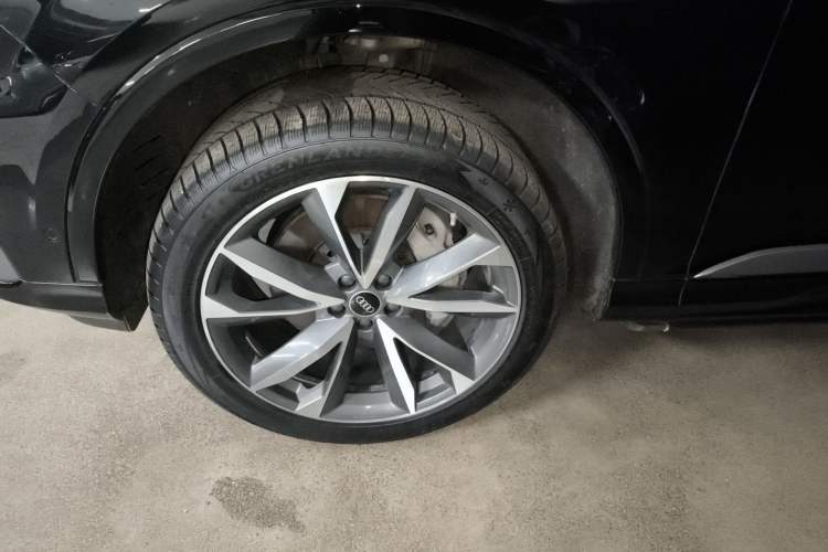 Used Audi Q7 2022 55 TFSI quattro S line Sport model
