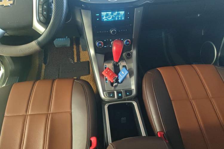 Used Chevrolet Captiva 2015 2.4L 4x4 Flagship Edition 7-Seater