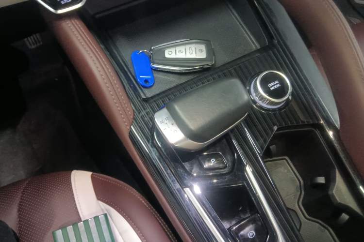 Used Geely Auto Monjaro L 2021 2.0TD DCT EVO Two-Wheel Drive Prestige Version Gear Lever