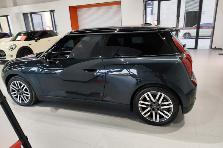 Used MINI Electric MINI COOPER 2025 456km COOPER E Classic Style
