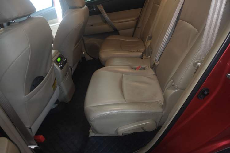 Used Toyota Highlander 2012 2.7L Two-Wheel Drive 7-Seater Luxury Edition
