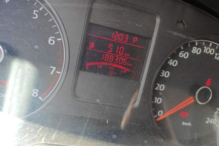 Used Volkswagen Polo 2011 1.6L Automatic ZhiShang Version Odometer Close Up