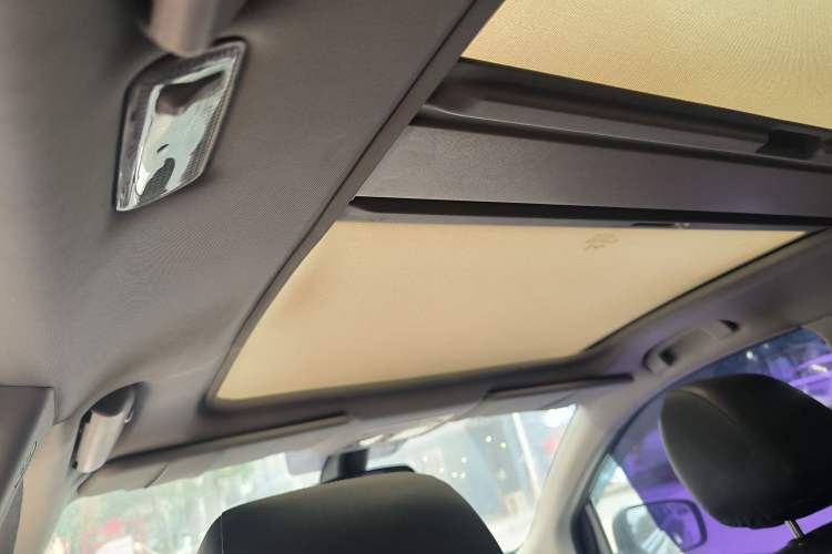 Used Renault Koleos 2012 2.5L Two-Wheel Drive Comfort Edition with Navigation
