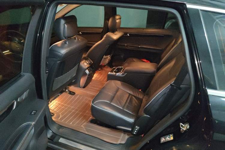 Used Mercedes-Benz R-Class 2014 R 320 4MATIC Luxury Model Left Rear Seat