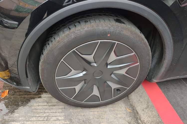 Used Tesla Model Y L 2025 Model Long-Range All-Wheel-Drive Version
