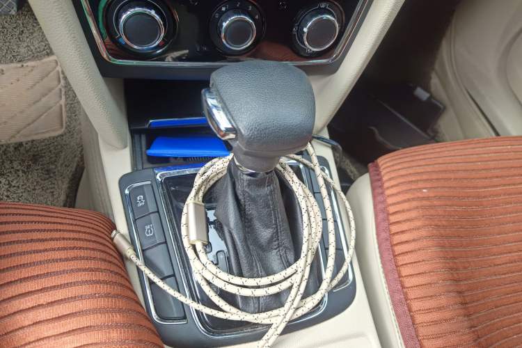 Used Skoda Superb 2012 1.8TSI Automatic Elegant Edition Gear Lever