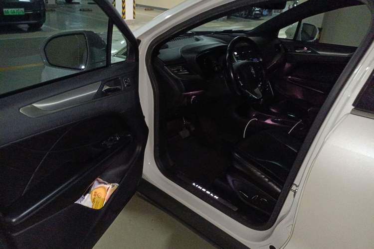 Used Lincoln MKC 2017 2.0T Two-Wheel Drive Deluxe Edition