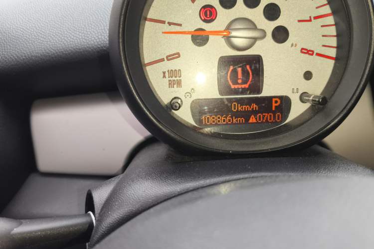 Used MINI 2011 1.6L ONE
