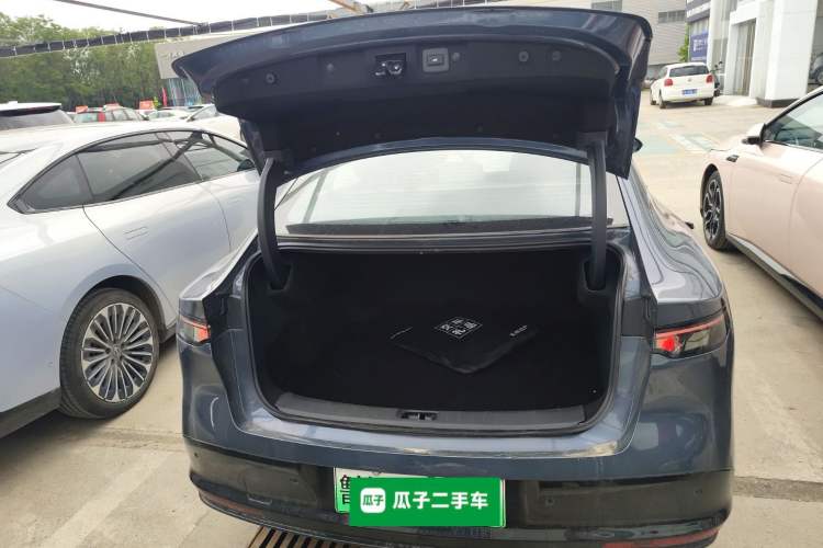 Used Nissan N7 2025 625 Max Trunk