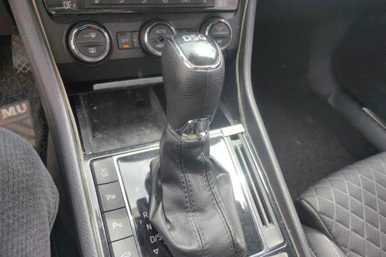 Used Skoda Superb 2018 TSI330 DSG Comfort Edition China V Standard Gear Lever