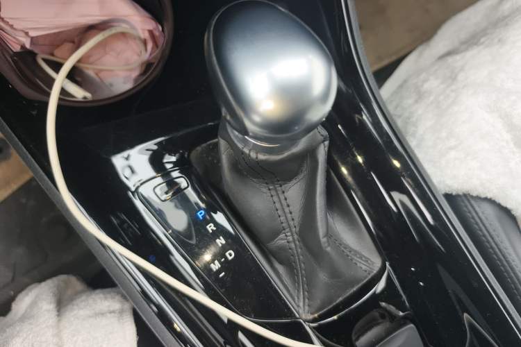 Used Toyota IZOA 2018 2.0L Yichi Version China VI Standard Gear Lever