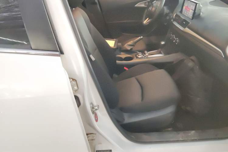 Used Mazda 3 Axela 2019 Cloud-Controlled Version Sedan 1.5L Automatic Comfort Trim China V Standard Right Front Seat