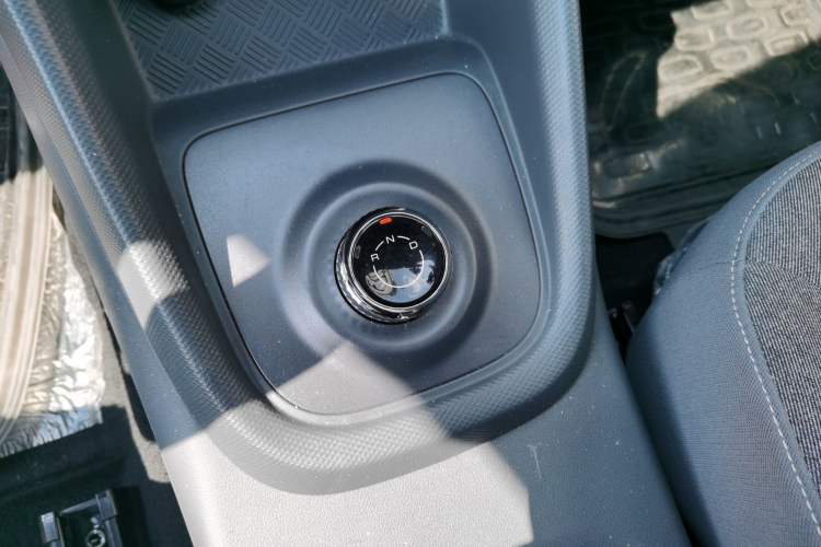 Used Wuling Hongguang New Energy 2025 Extended-Range Hybrid 50KM Comfort Version Gear Lever