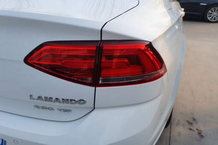 Used Volkswagen Lamando 2015 230TSI DSG Fashion Edition