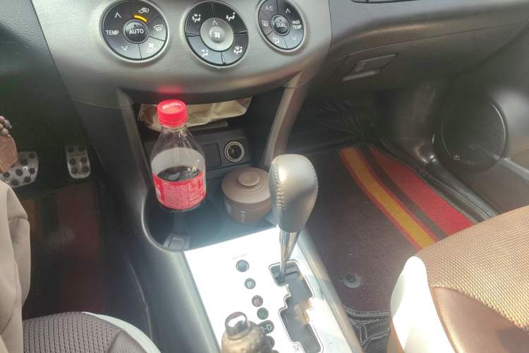 Used Toyota RAV4 2012 Luxurious 2.4L Automatic 4x4 with Stylish Features