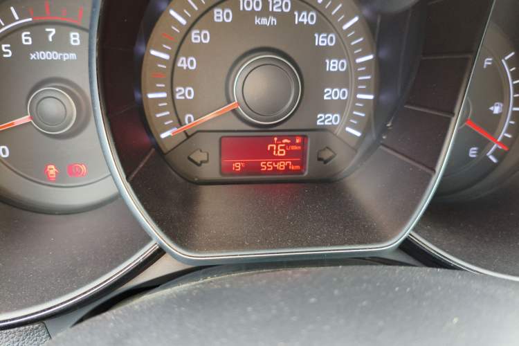 Used Kia K2 2015 Sedan 1.4L MT GLS Odometer Close Up