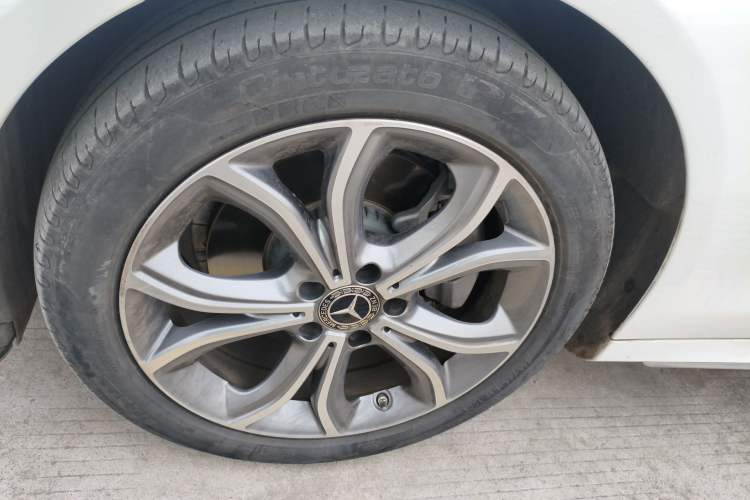 Used Mercedes-Benz E-Class 2021 E 300 L Sporty and Stylish Model Left Front Wheel Hub