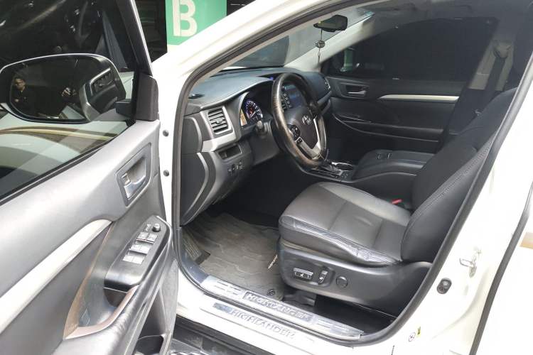 Used Toyota Highlander 2017 2.0T Four-Wheel Drive Luxury Navigation Version 7 Seats Driver Seat
