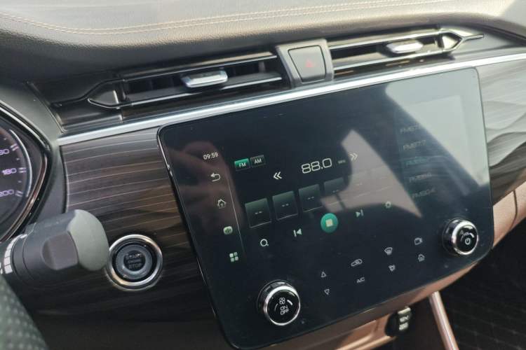 Used Dongfeng Palazzo 2022 2.0T Manual Two-Wheel Drive Luxury Version
