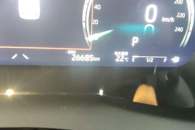 Used Toyota Camry 2023 2.5G Luxury Edition Odometer Close Up