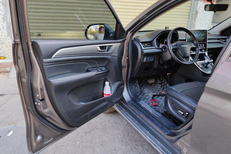 Used Haval M6 2021 PLUS 1.5T DCT Prestige Smart Connectivity Model
