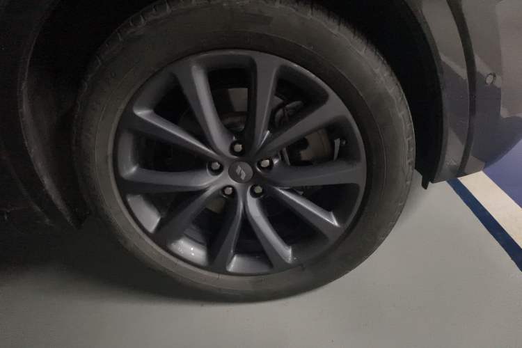 Used Li Auto ONE 2020 Extended-Range 6-Seater Version Right Front Wheel Hub