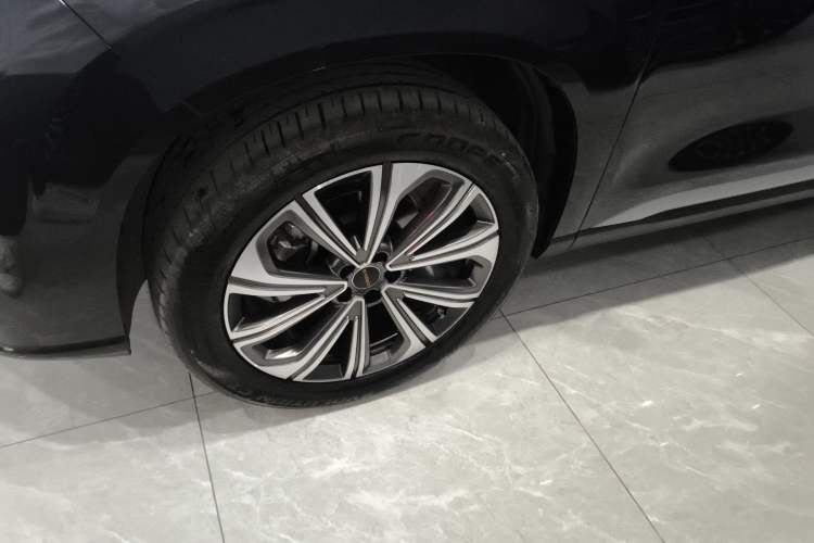 Used EXEED Lanyue 2025 400T Two-Wheel Drive Starlight Edition 7 Seats Left Front Wheel Hub