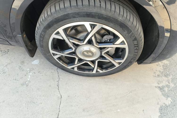 Used Li Auto L9 2022 Max model Right Front Wheel Hub