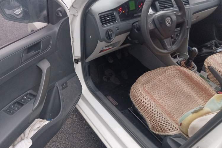 Used Skoda Rapid 2015 1.6L Manual Le Xuan Model