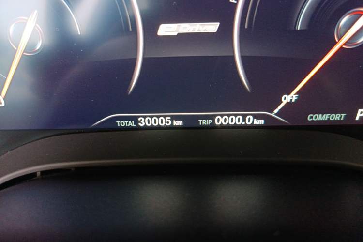 Used BMW 5 Series New Energy 2019 Updated Version 530Le Luxury Package Odometer Close Up