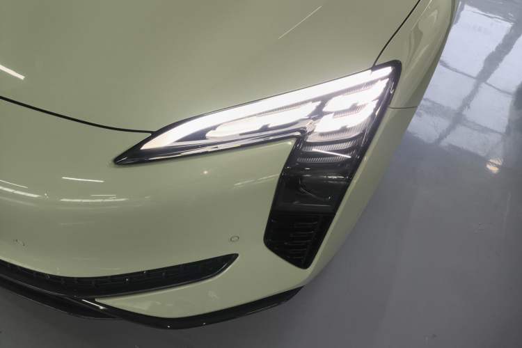 Used Hongqi EH7 2024 690 Pro
