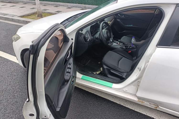 Used Mazda Mazda 3 Axela 2014 Sedan 1.5L Automatic Luxury Model
