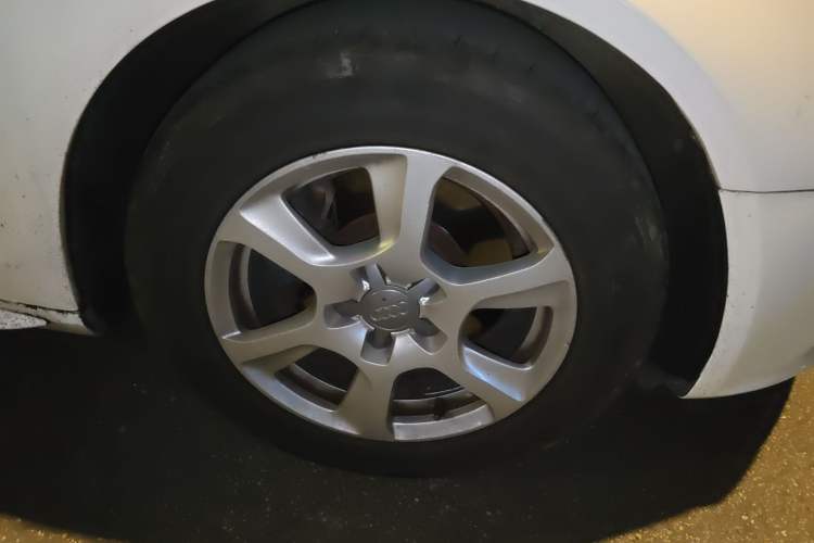 Used Audi A4L 2011 2.0 TFSI Technology Edition Right Front Wheel Hub