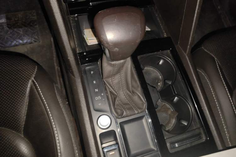 Used Volkswagen Teramont 2020 330TSI Two-Wheel-Drive Luxury Edition China VI Standard Gear Lever