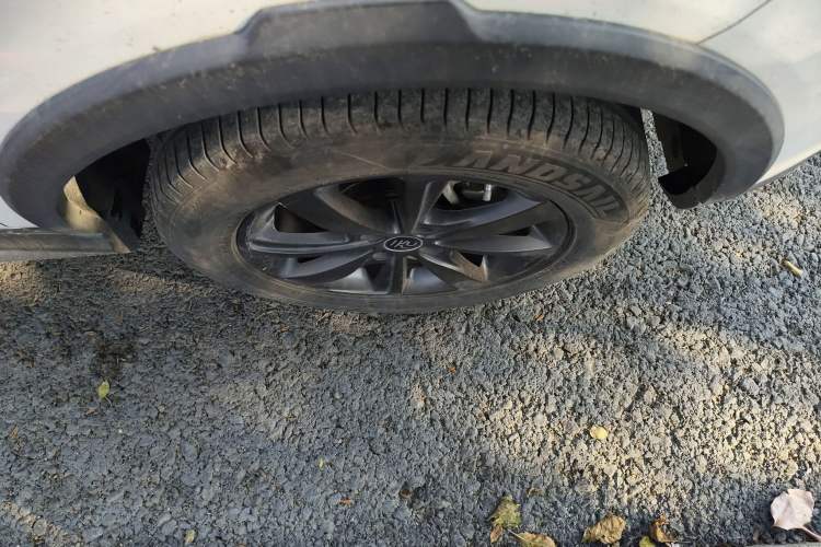 Used BYD Yuan New Energy 2019 EV535 Smart Connect Trendsetting Model Right Front Wheel Hub